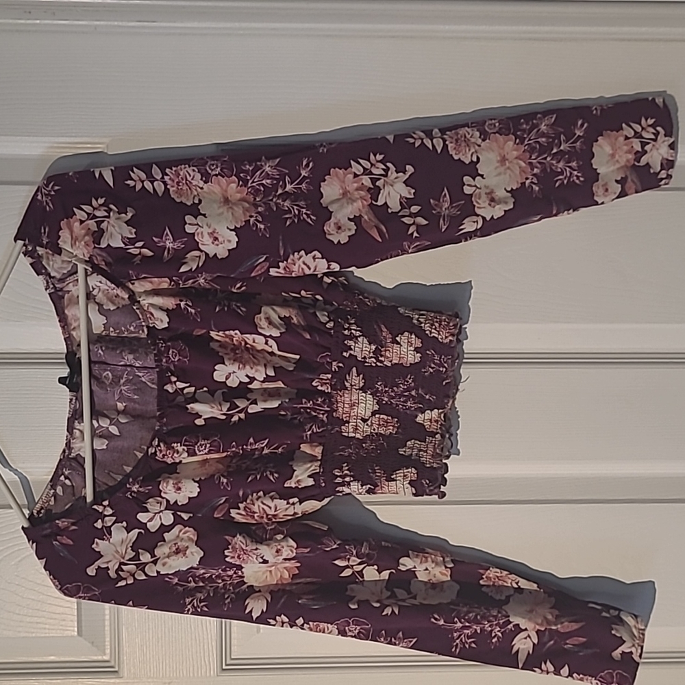 Cute peasent top streetwear society size M